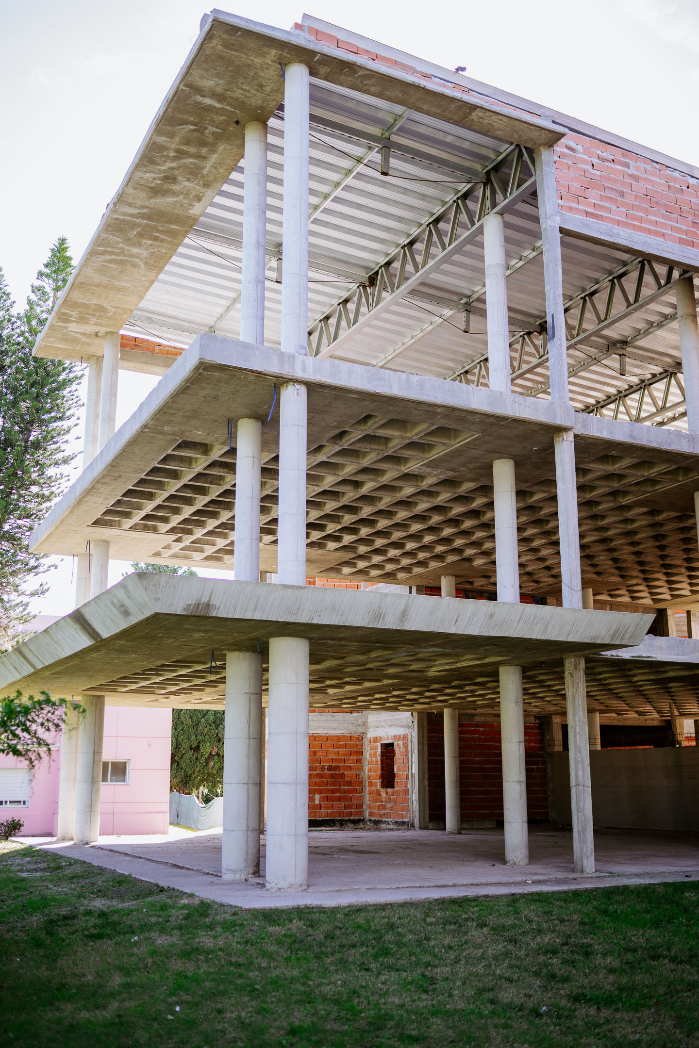Estructura del edificio en construcción — foto 1 de 3
